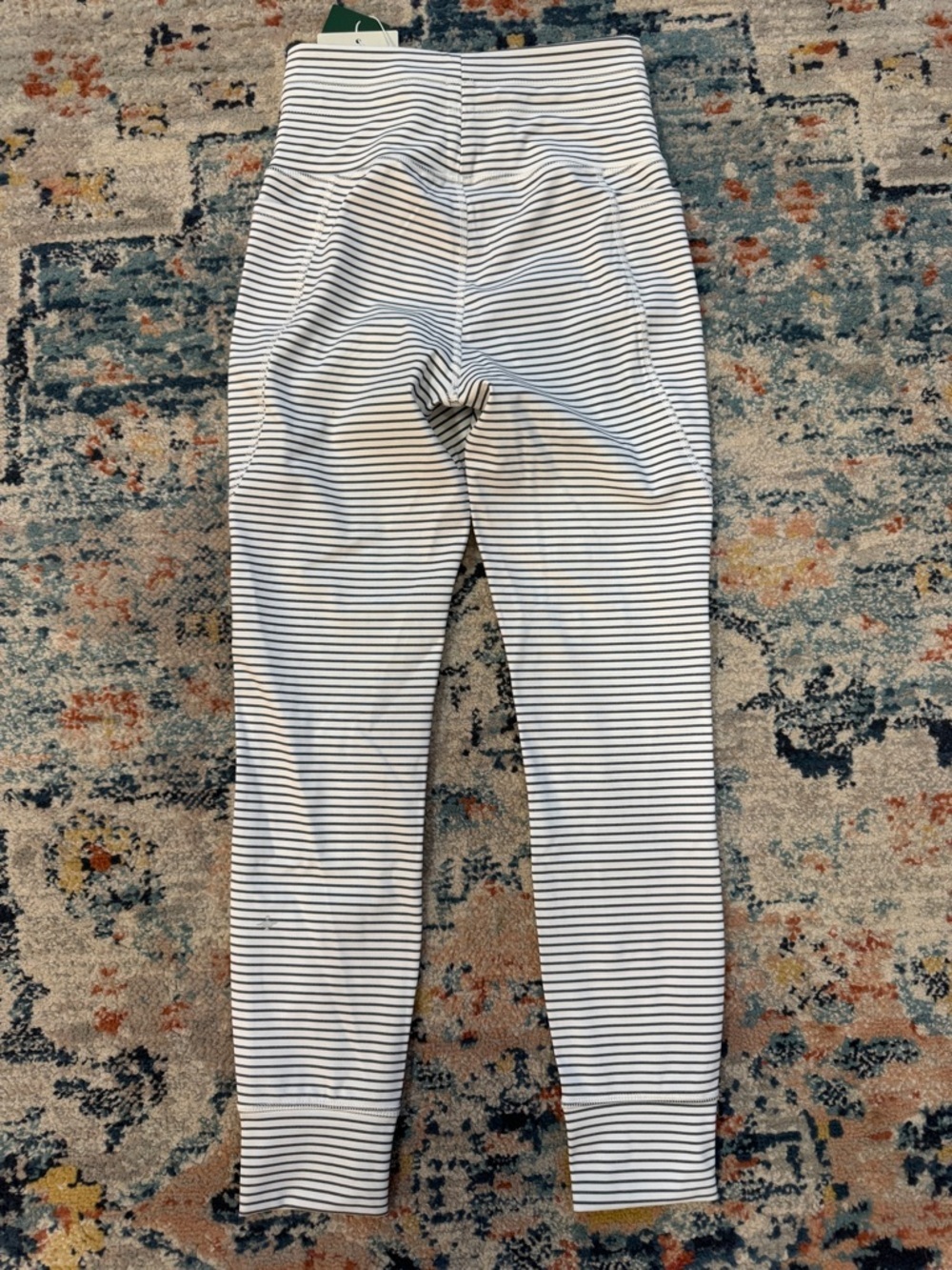 Halara NWT High-Waist Striped Yoga Leggings
Size Small - Picture 3 of 9